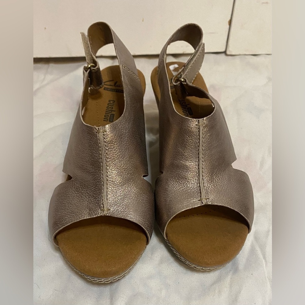 New Clarks Women's Helio Float Fashion Metallic Pewter Wedge Sandals Size 6.5M